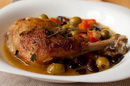 Тушеная курица с оливками и фасолью