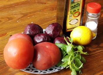 Салат из свеклы и помидоров