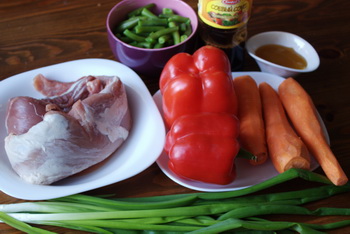 Свиная вырезка с запеченными овощами в азиатском стиле