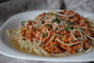 Спагетти с классическим соусом болоньезе