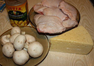 Курица с ананасами и грибами под сыром