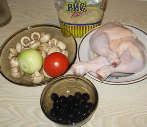 Курица с рисом и маслинами в горшочке