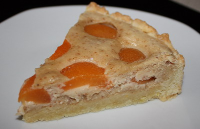 Открытый пирог с абрикосами