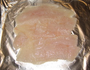Рыба под томатно оливковой шубой с сыром