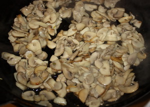 Мясной рулет со шпинатом и грибами