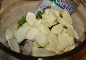 Салат с сельдью и яблоком