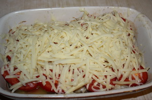 Треска с помидорами и сыром