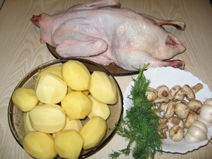 Утка, запеченная с картофелем и грибами
