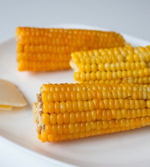 Кукуруза с сырным маслом