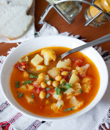 Рецепт супа из цветной капусты и нута с карри