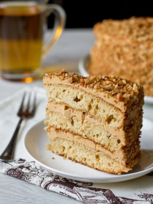 Медовый торт с грецкими орехами