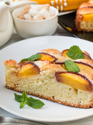 Персиково-миндальный пирог